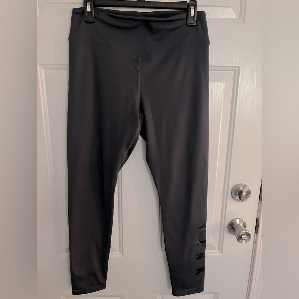 Women’s PINK VICTORIA’S SECRET COZY fleece lined leggings.